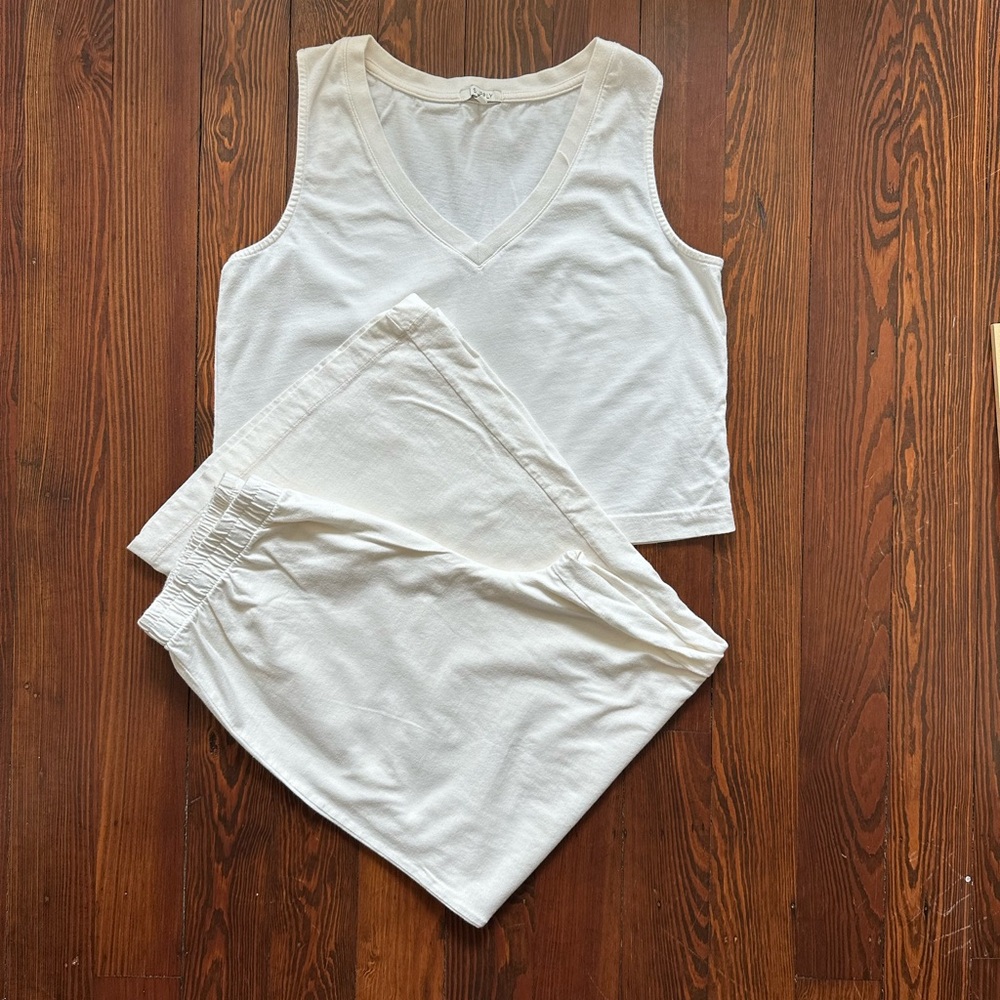 A SUPPLY SLOANE V-NECK COTTON SET Medium